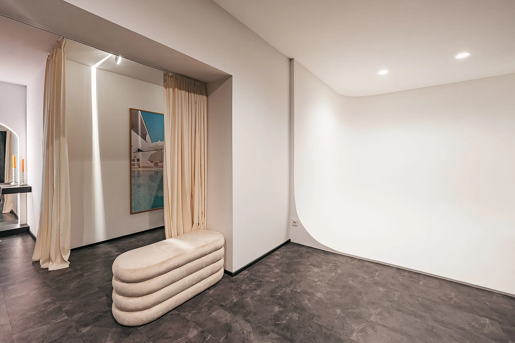 Infinity wall at KEDO Studio Zell am See